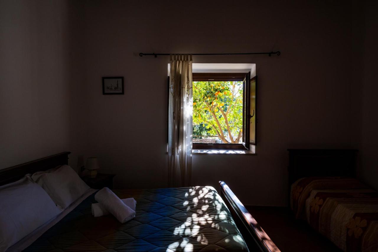 Agriturismo Giannavi パラッツォーロ・アクレイデ エクステリア 写真