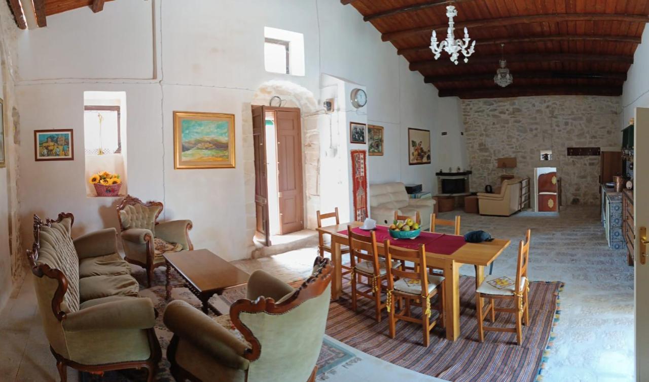 Agriturismo Giannavi パラッツォーロ・アクレイデ エクステリア 写真